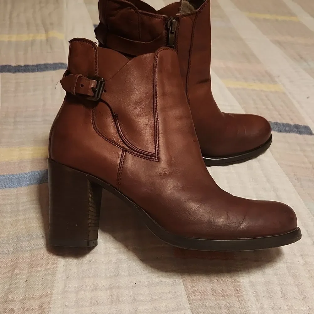 Alberto Fermani ankle zipper closure buckled boots sz 39 EU